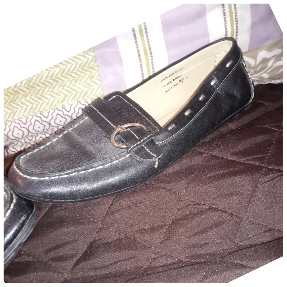 Parade woman’s black